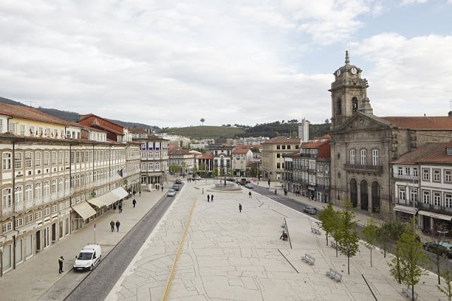Alquilar un auto en Guimarães en Portugal: Ahorra mucho