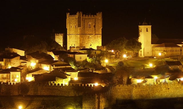 Castelo de Braganza por la noche