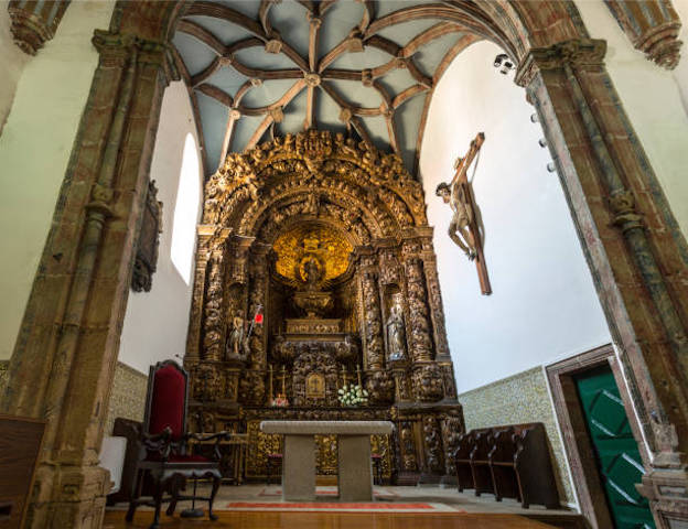 Interior de la Sé Velha (Catedral Vieja) de Braganza